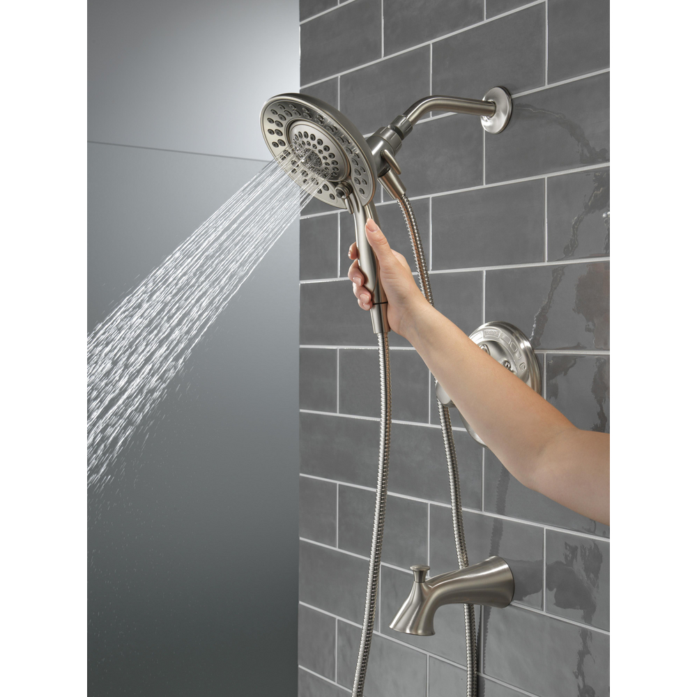 144938DC-SS-I20_MODEL_WATER_HAND_04_WEB.jpg