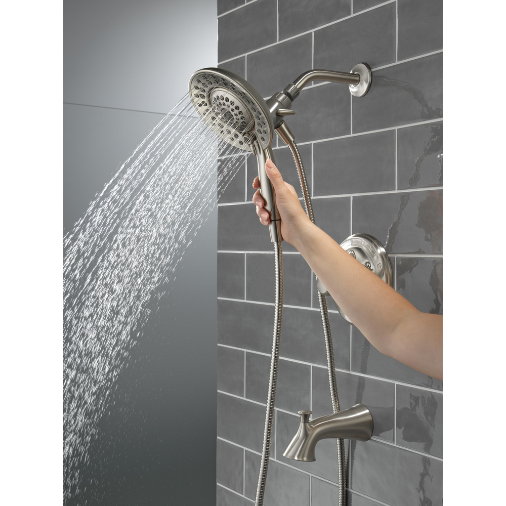 144938DC-SS-I20_WATER_MODEL_HAND_01_WEB.jpg