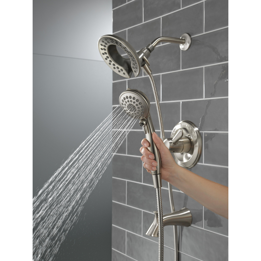 144938DC-SS-I20_WATER_MODEL_HAND_02_WEB.jpg