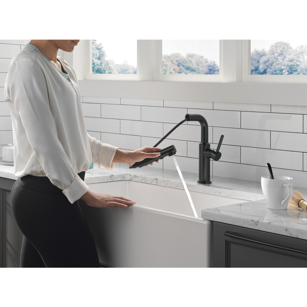 16879-BL-DST_MODEL_WATER_WEB.jpg