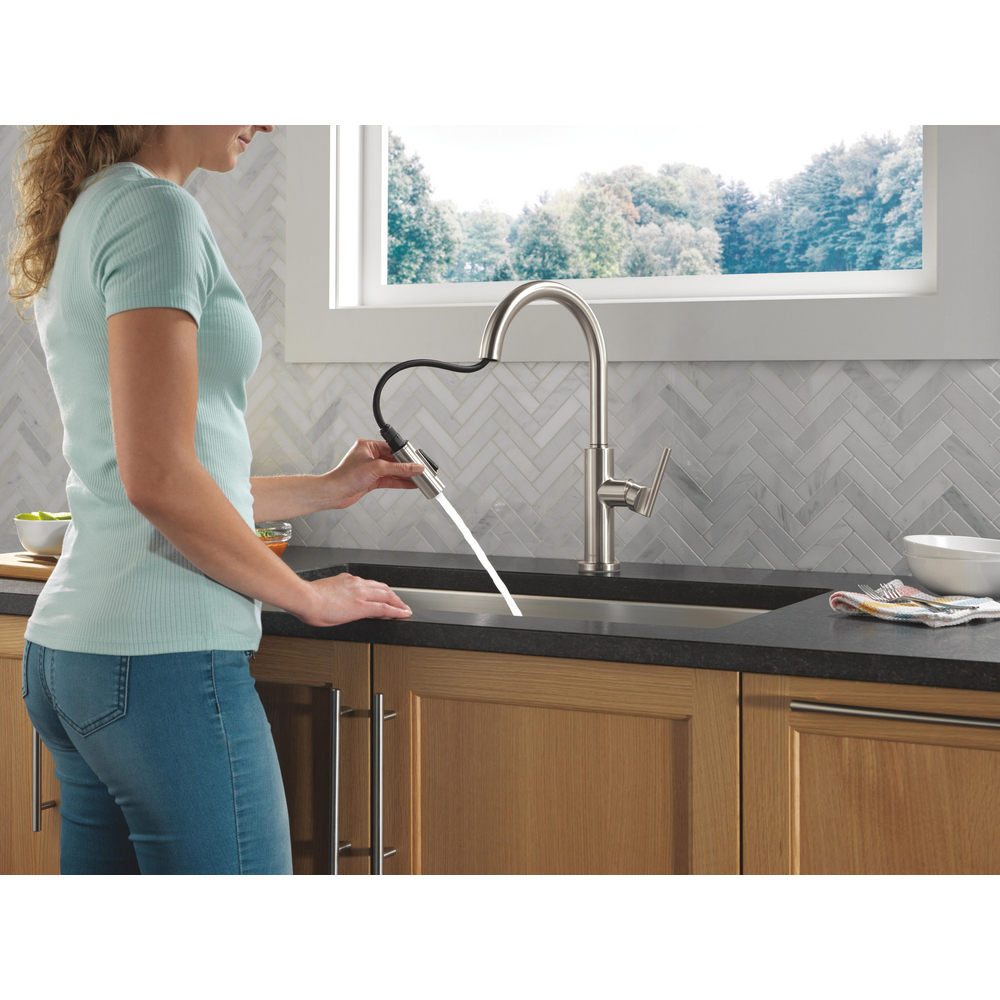 Single Handle Pull-Down Kitchen Faucet 19737LF-SS | Delta Faucet