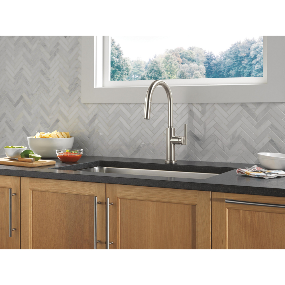 Single Handle Pull-Down Kitchen Faucet 19737LF-SS | Delta Faucet