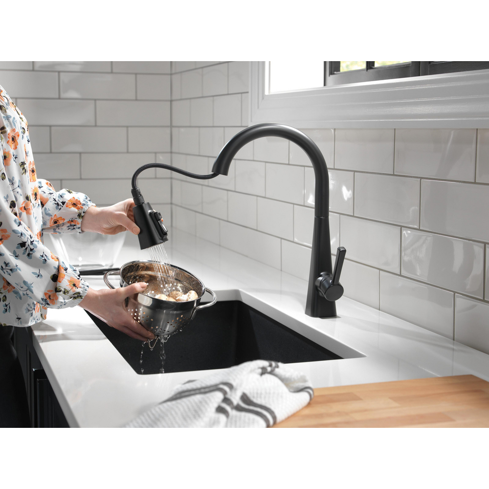 19802Z-BL-DST_MODEL_WATER_01_WEB.jpg