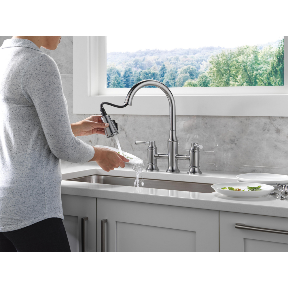 2384L-AR-PR-DST_MODEL_WATER_01_WEB.jpg