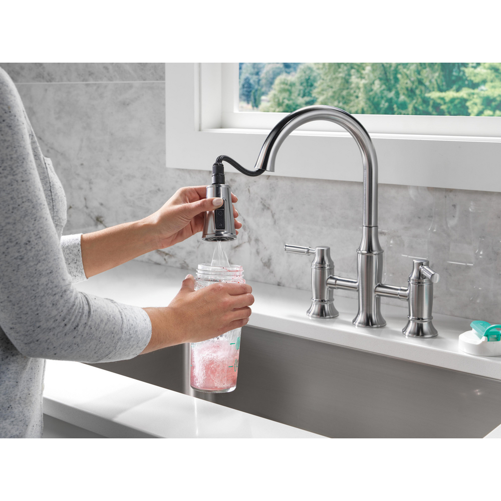2384L-AR-PR-DST_MODEL_WATER_02_WEB.jpg