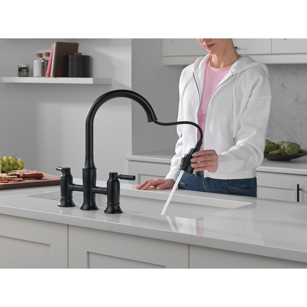 2384L-BL-DST_MODEL_WATER_01_WEB.jpg