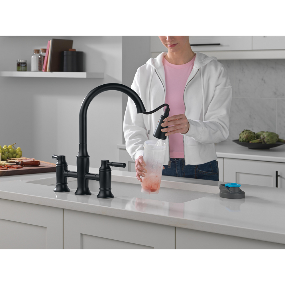 2384L-BL-DST_MODEL_WATER_02_WEB.jpg