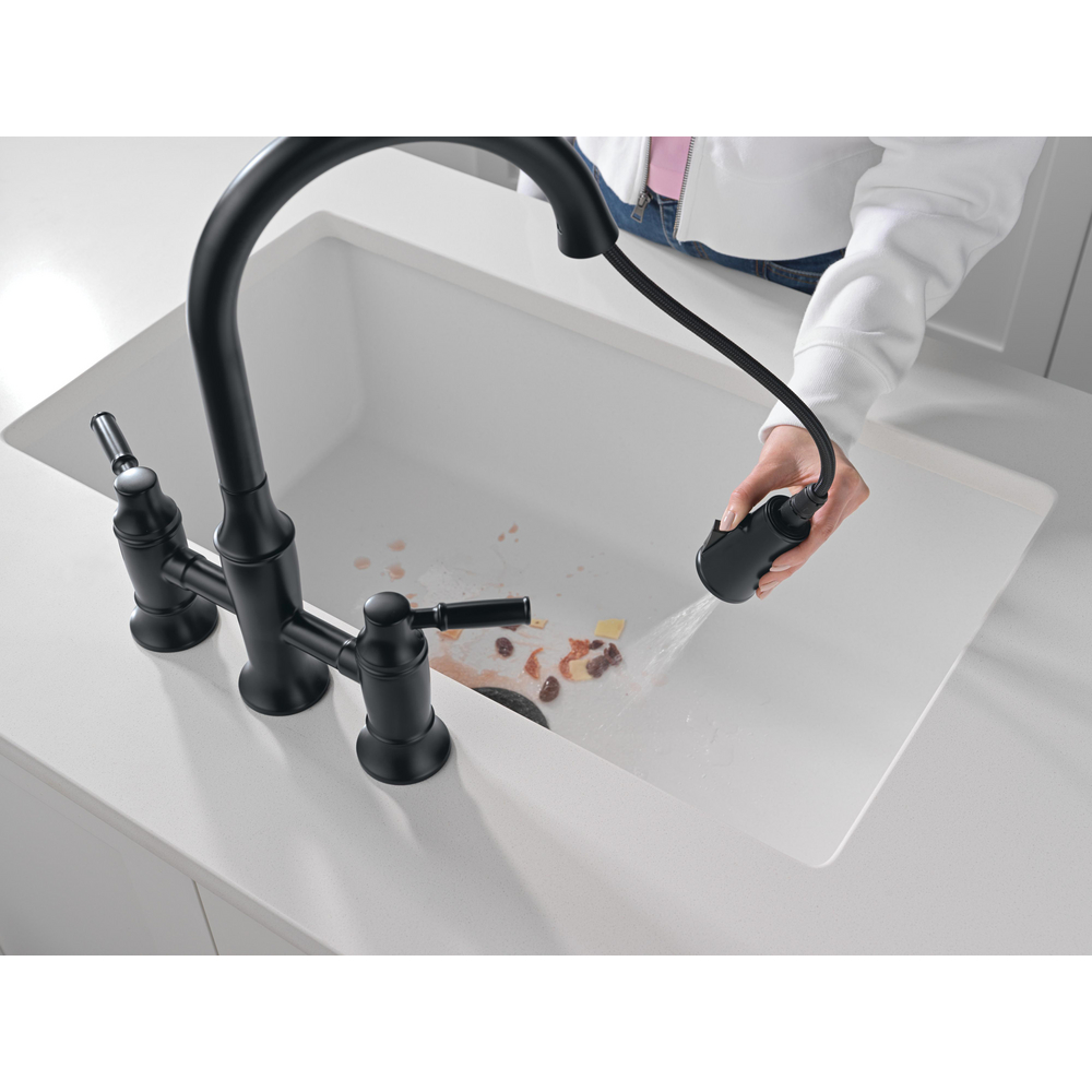 2384L-BL-DST_MODEL_WATER_03_WEB.jpg