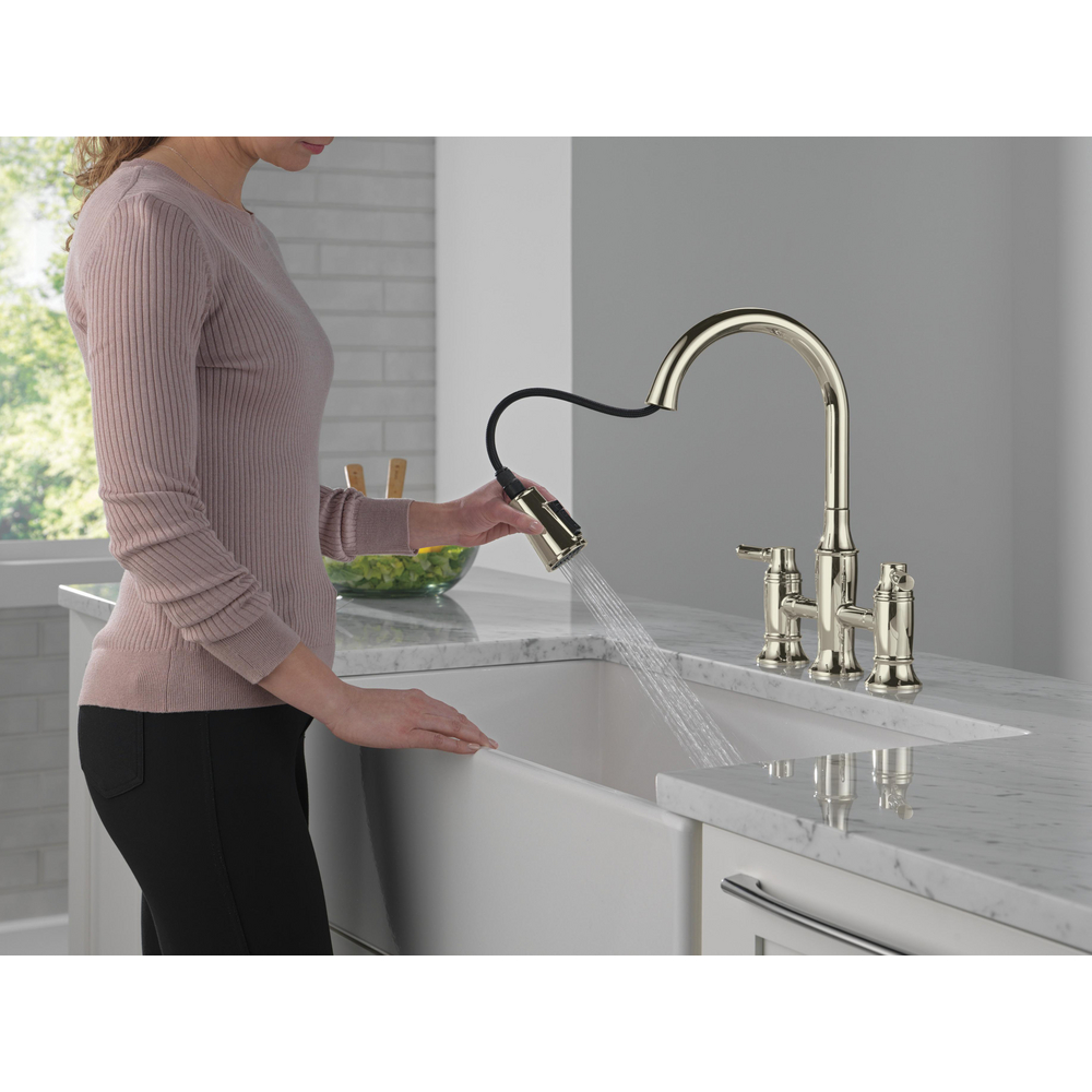 2384L-PN-PR-DST_MODEL_WATER_01_WEB.jpg