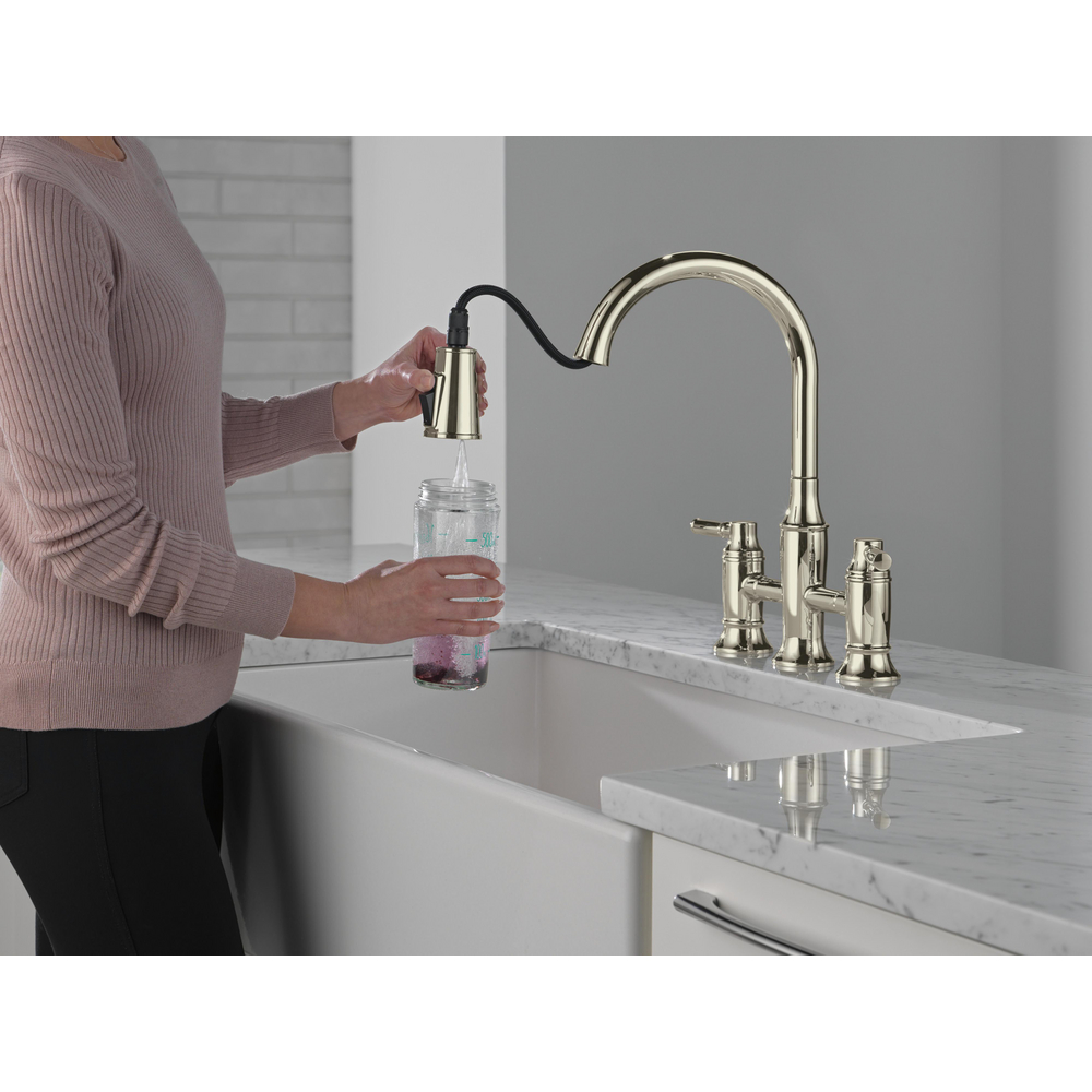 2384L-PN-PR-DST_MODEL_WATER_02_WEB.jpg