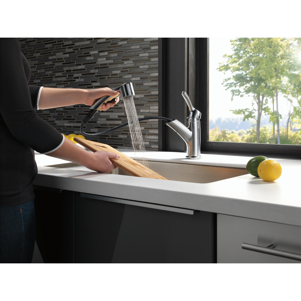 4140-AR-DST_MODEL_WATER_WEB.jpg
