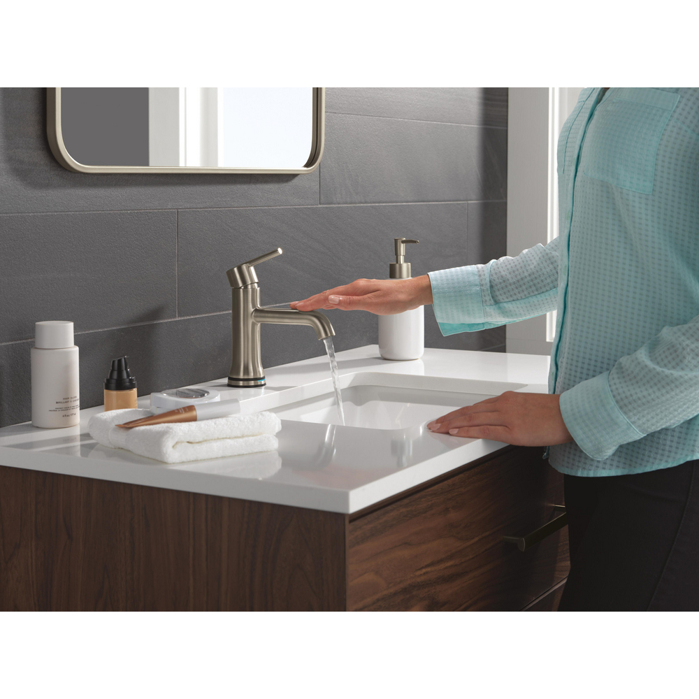 559TLF-SSMPU_MODEL_WATER_01_WEB.jpg
