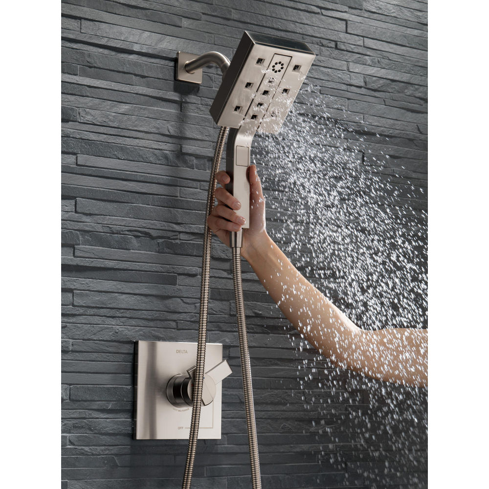 58473-SS_RP6023SS_RP46872SS_T17067-SS_MODEL_WATER_02_WEB.jpg