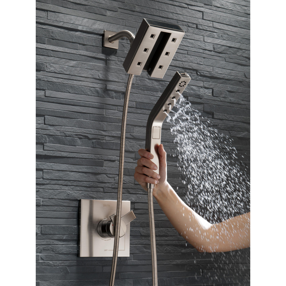58473-SS_RP6023SS_RP46872SS_T17067-SS_MODEL_WATER_03_WEB.jpg