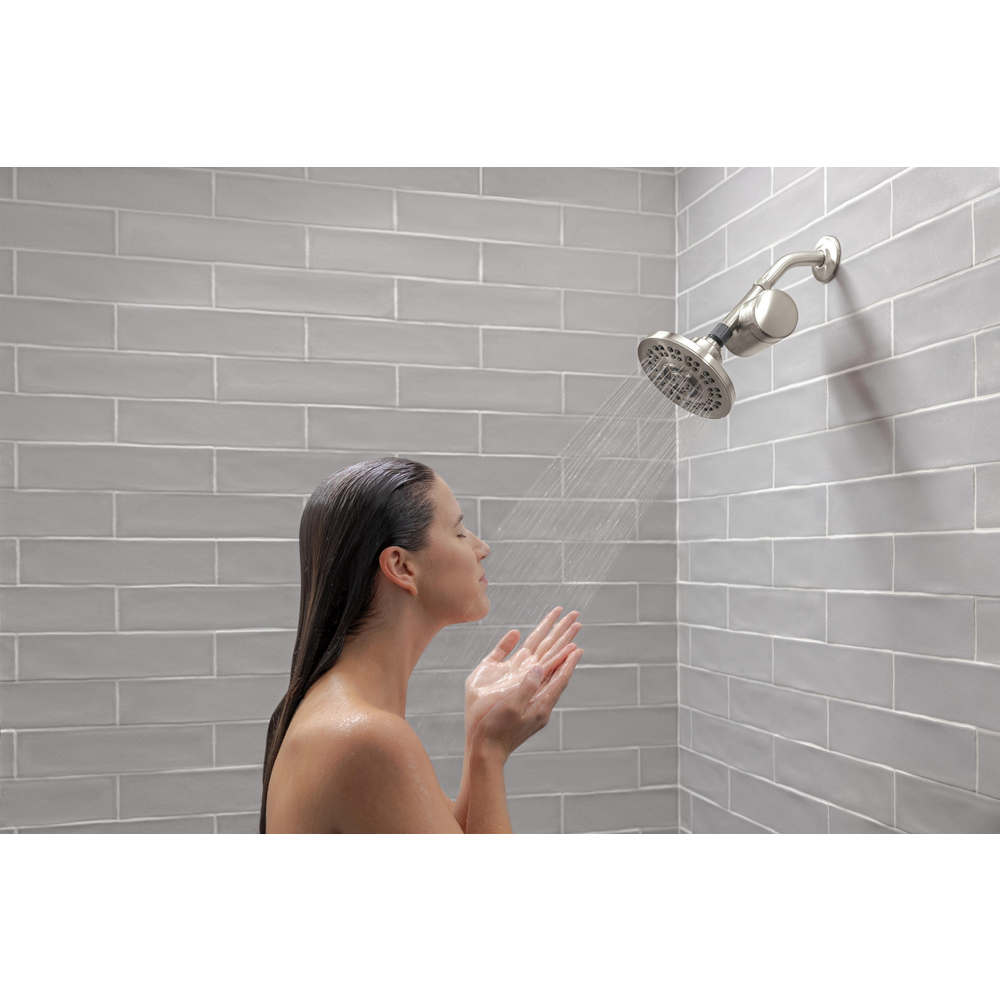 7SF100-SS_75899SN_MODEL_WATER_01_WEB.jpg