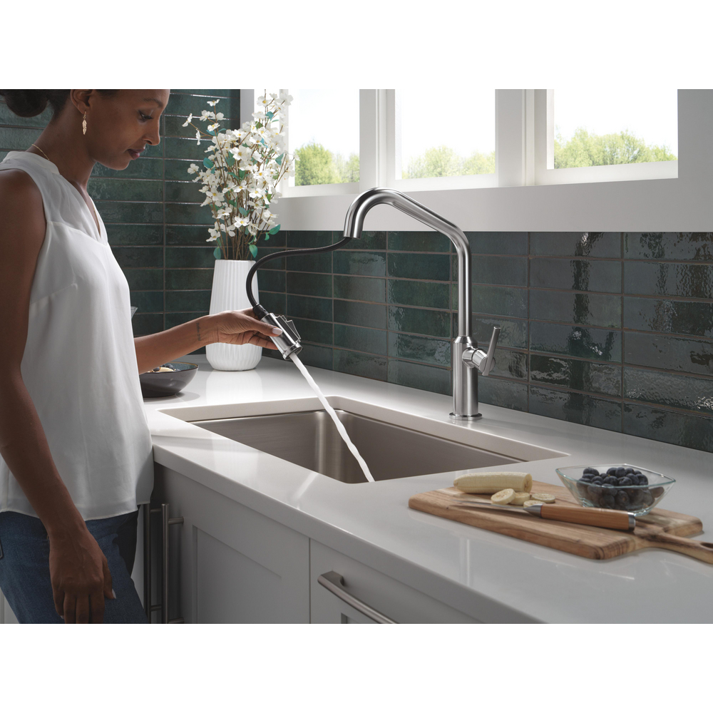 9085-AR-PR-DST_MODEL_WATER_01_WEB.jpg