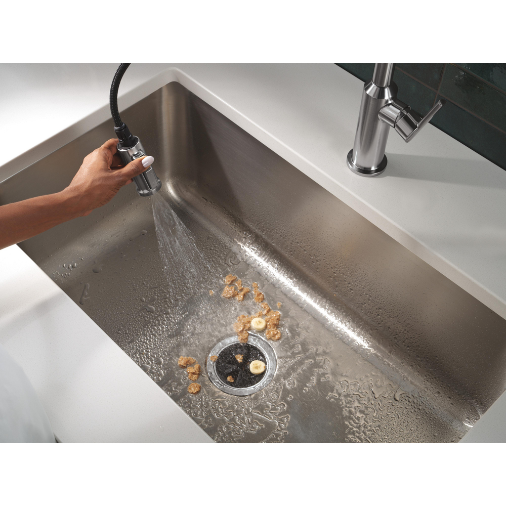 9085-AR-PR-DST_MODEL_WATER_03_WEB.jpg
