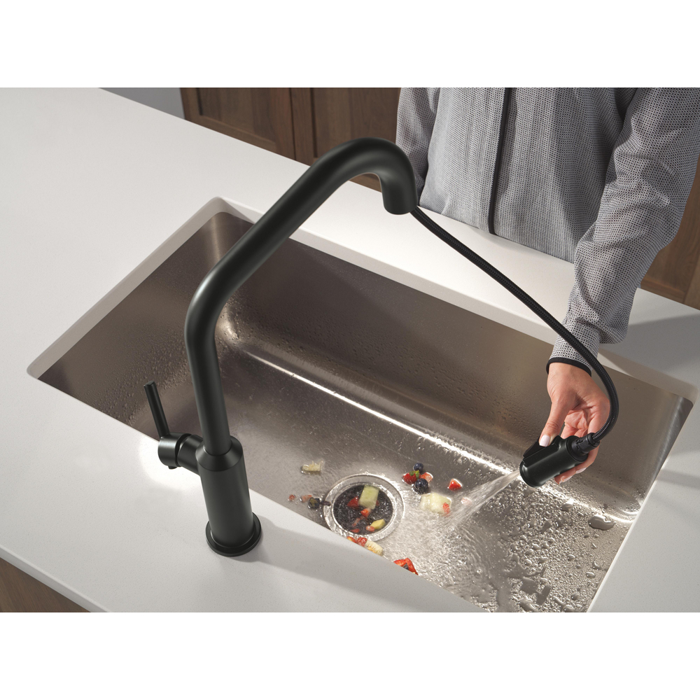 9085-BL-DST_MODEL_WATER_03_WEB.jpg