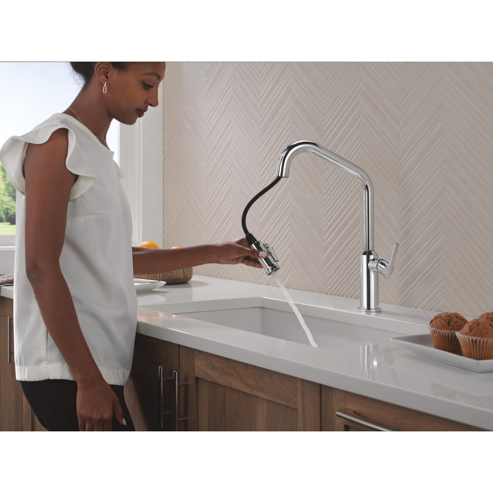 9085-PR-DST_MODEL_WATER_01_WEB.jpg