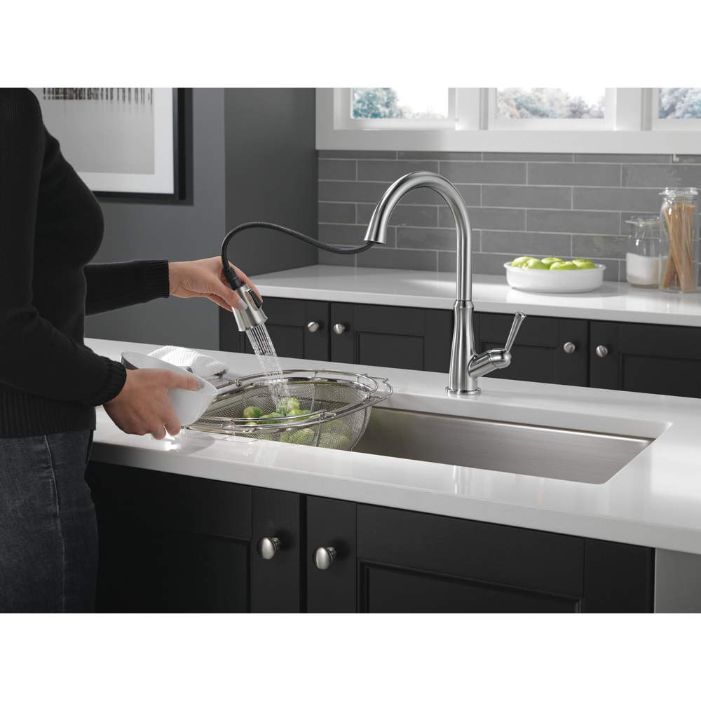 9110-AR-DST_MODEL_WATER_WEB.jpg