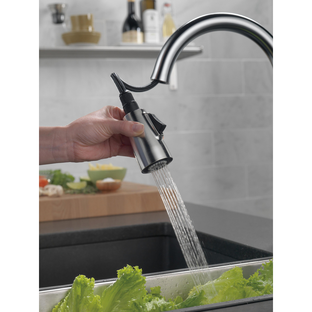 Single Handle Pull-down Kitchen Faucet 9113-AR-DST | Delta Faucet
