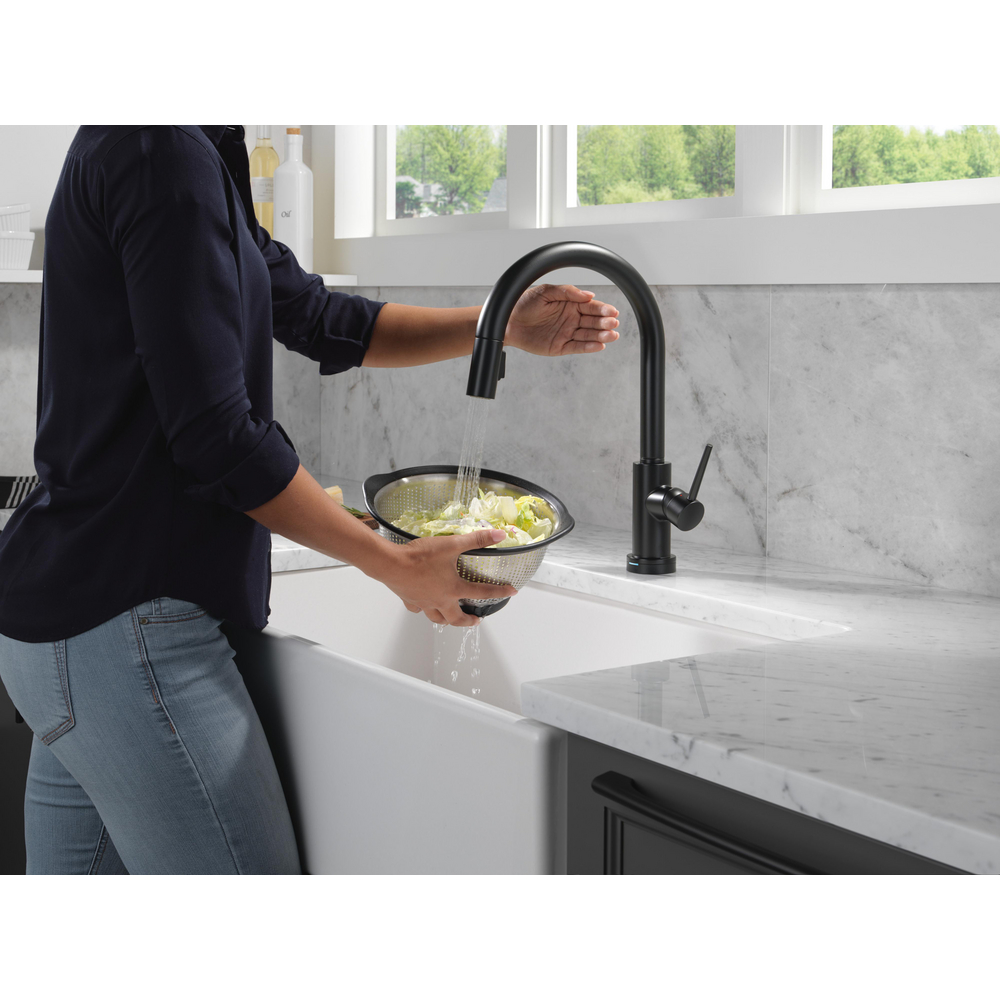 Touch2O Technology Kitchen Faucet with Touchless Technology 9159TL-BL ...