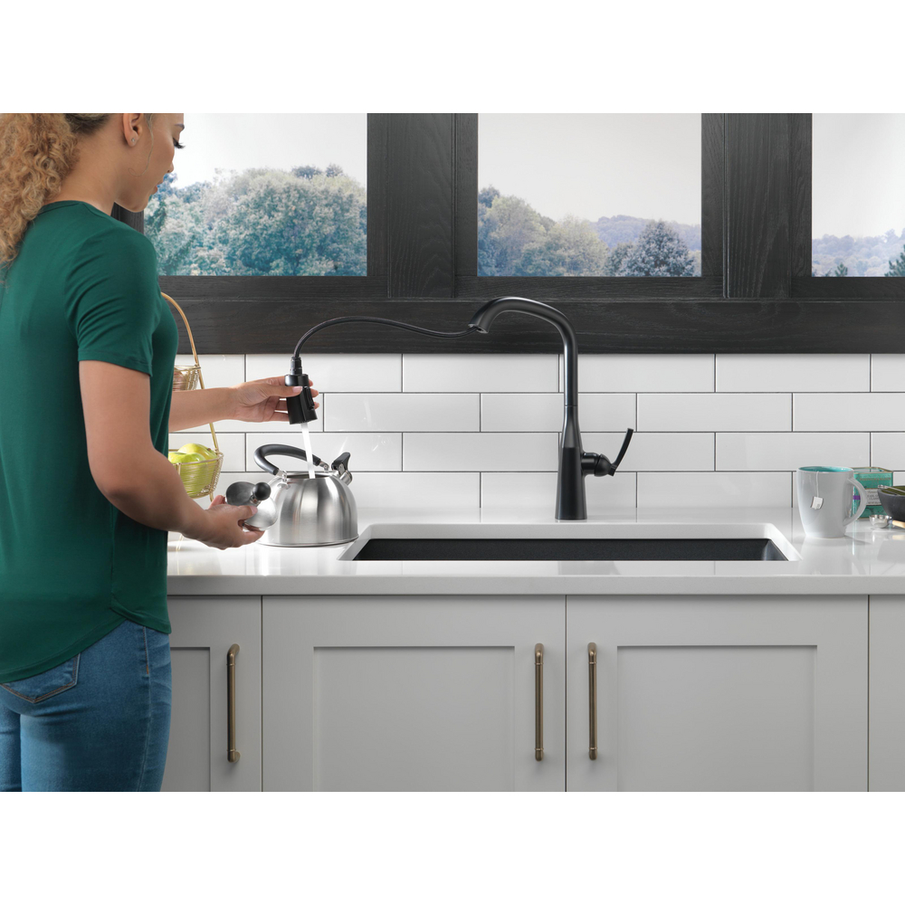9176-BL-DST_MODEL_WATER_WEB.jpg