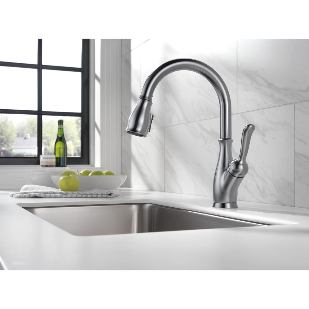 Single Handle Pull Down Kitchen Faucet With Shieldspray Technology 9178 Ar Dst Delta Faucet 9242