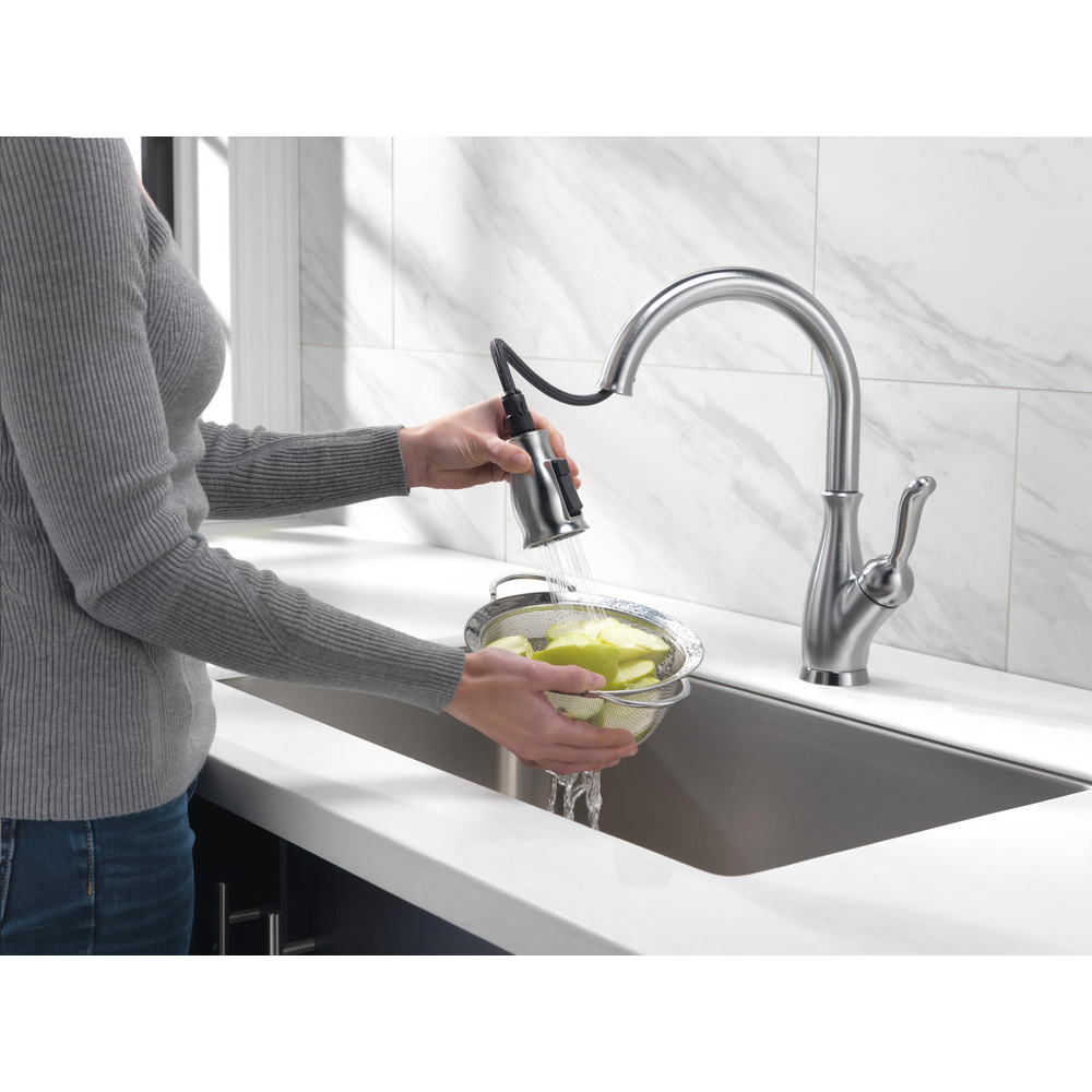 9178-AR-DST_MODEL_WATER_01_WEB.jpg