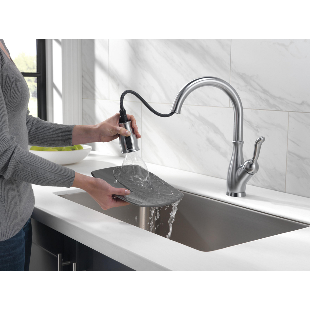 9178-AR-DST_MODEL_WATER_02_WEB.jpg