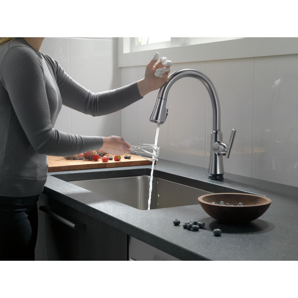 9179T-AR-DST_MODEL_WATER_01_WEB.jpg