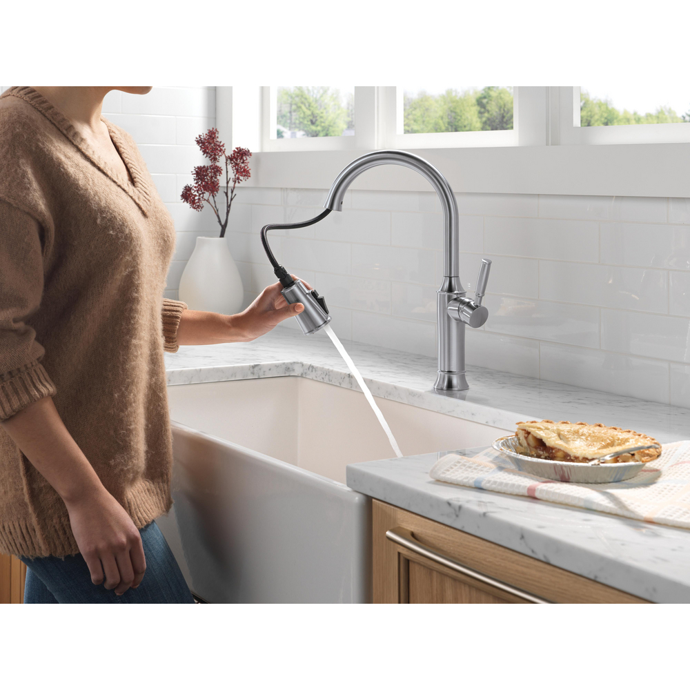 9184-AR-PR-DST_MODEL_WATER_01_WEB.jpg