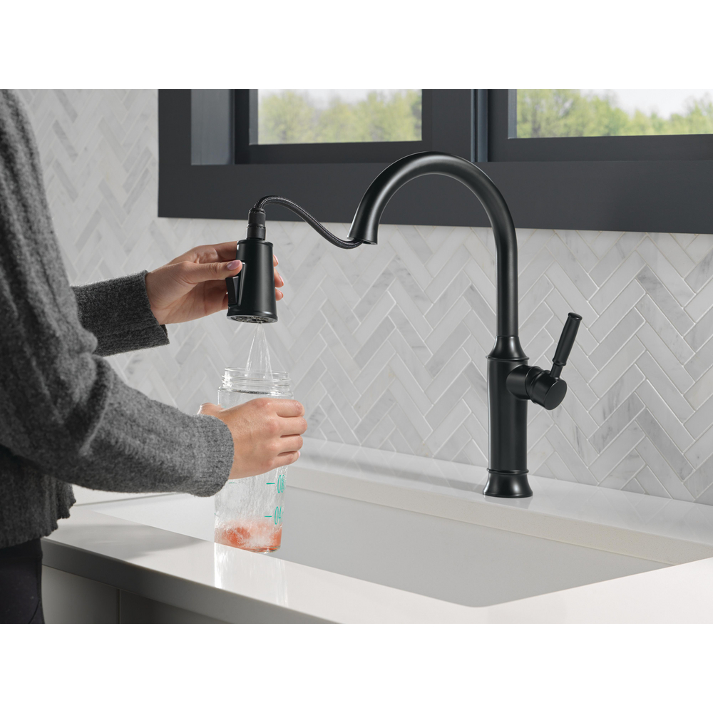 9184-BL-DST_MODEL_WATER_02_WEB.jpg