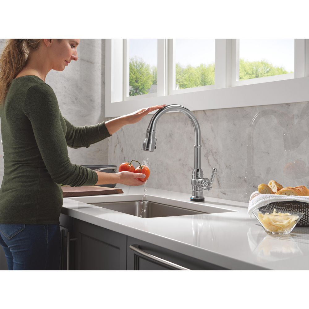 9190TL-AR-DST_MODEL_WATER_02_WEB.jpg