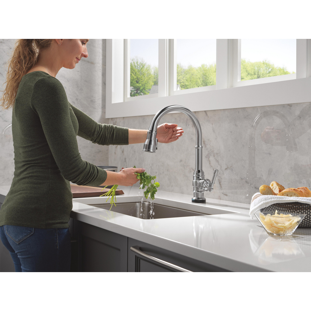 9190TL-AR-DST_MODEL_WATER_03_WEB.jpg