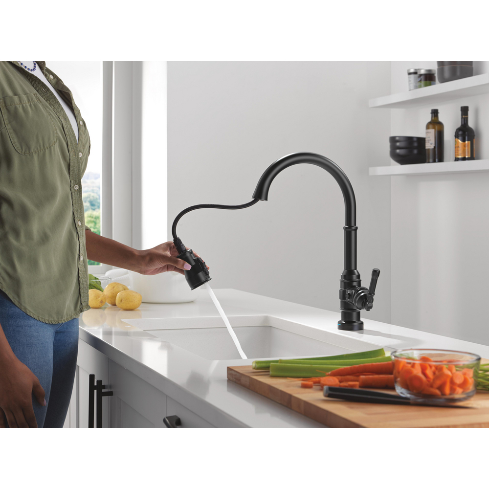 9190TL-BL-DST_MODEL_WATER_01_WEB.jpg