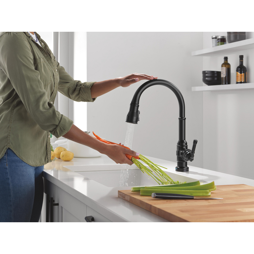 9190TL-BL-DST_MODEL_WATER_02_WEB.jpg
