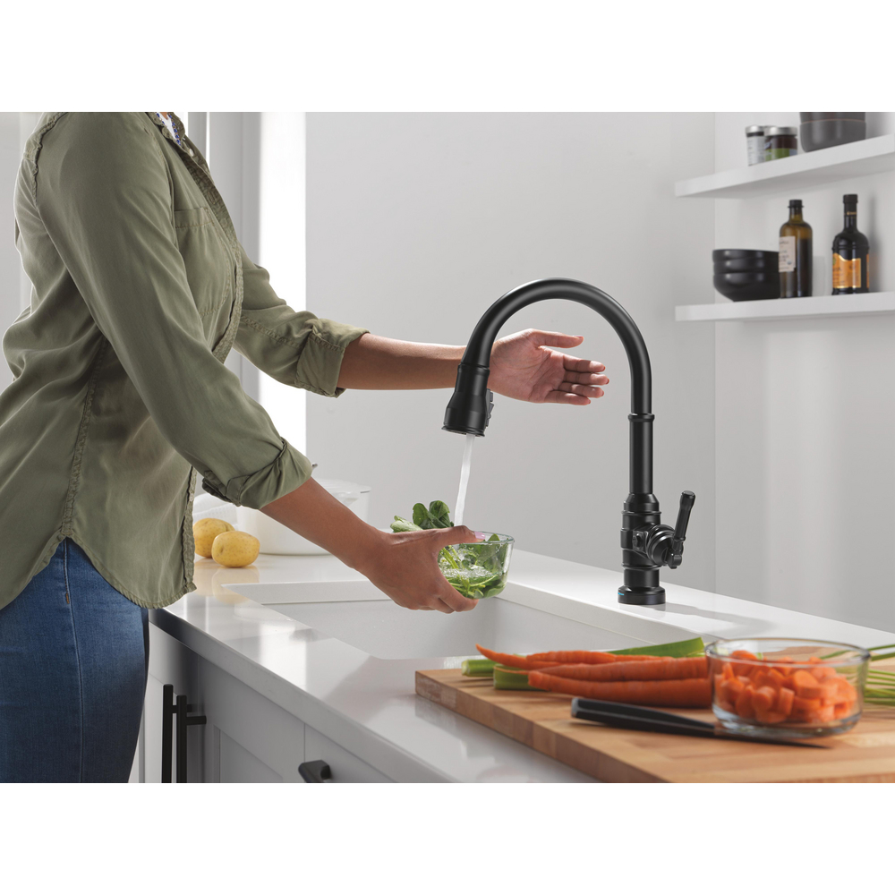 9190TL-BL-DST_MODEL_WATER_03_WEB.jpg