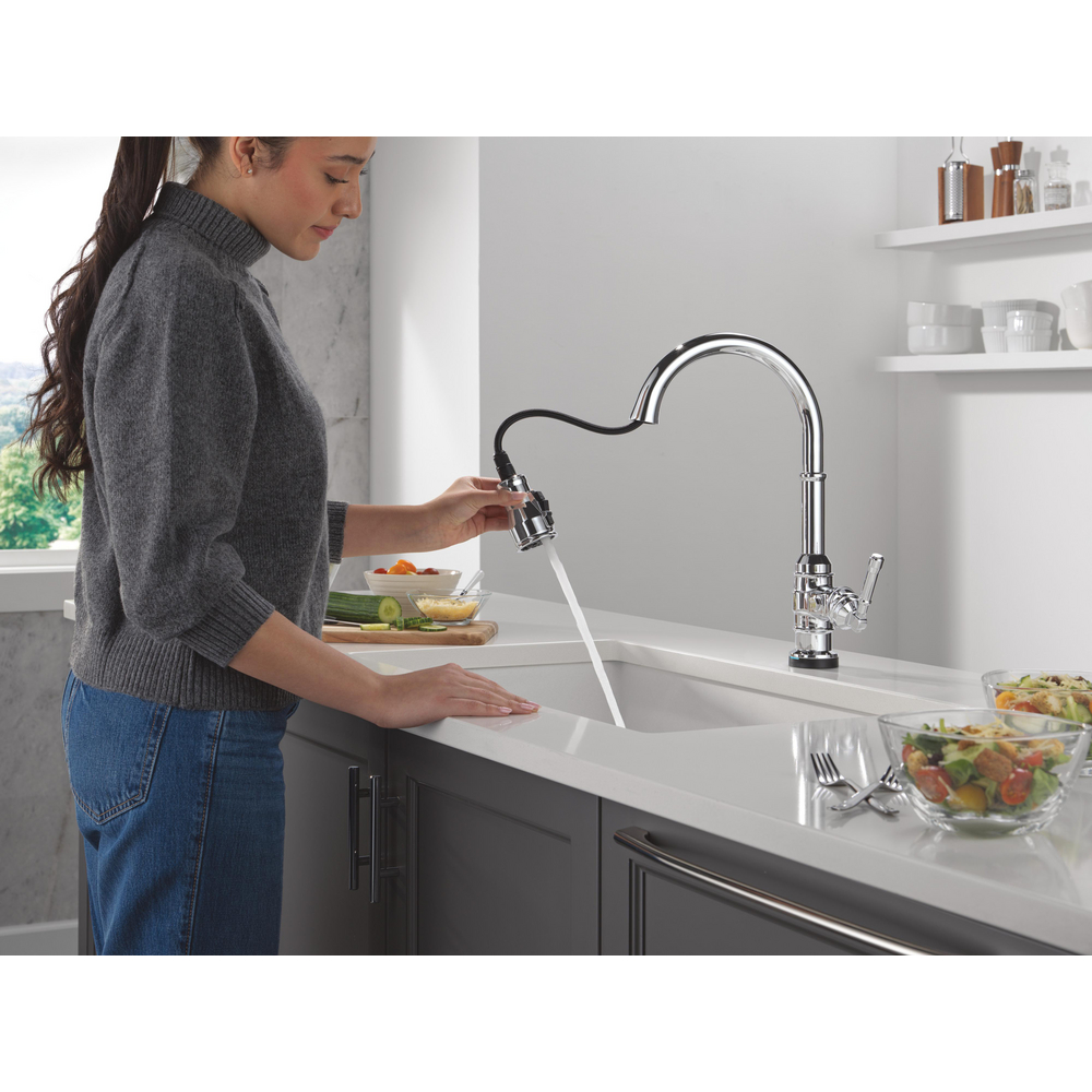 9190TL-DST_MODEL_WATER_01_WEB.jpg
