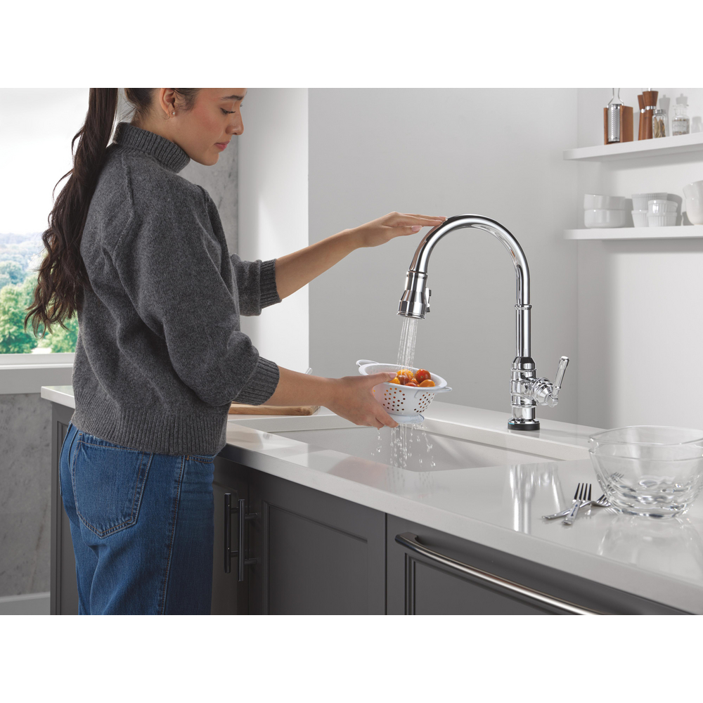 9190TL-DST_MODEL_WATER_02_WEB.jpg
