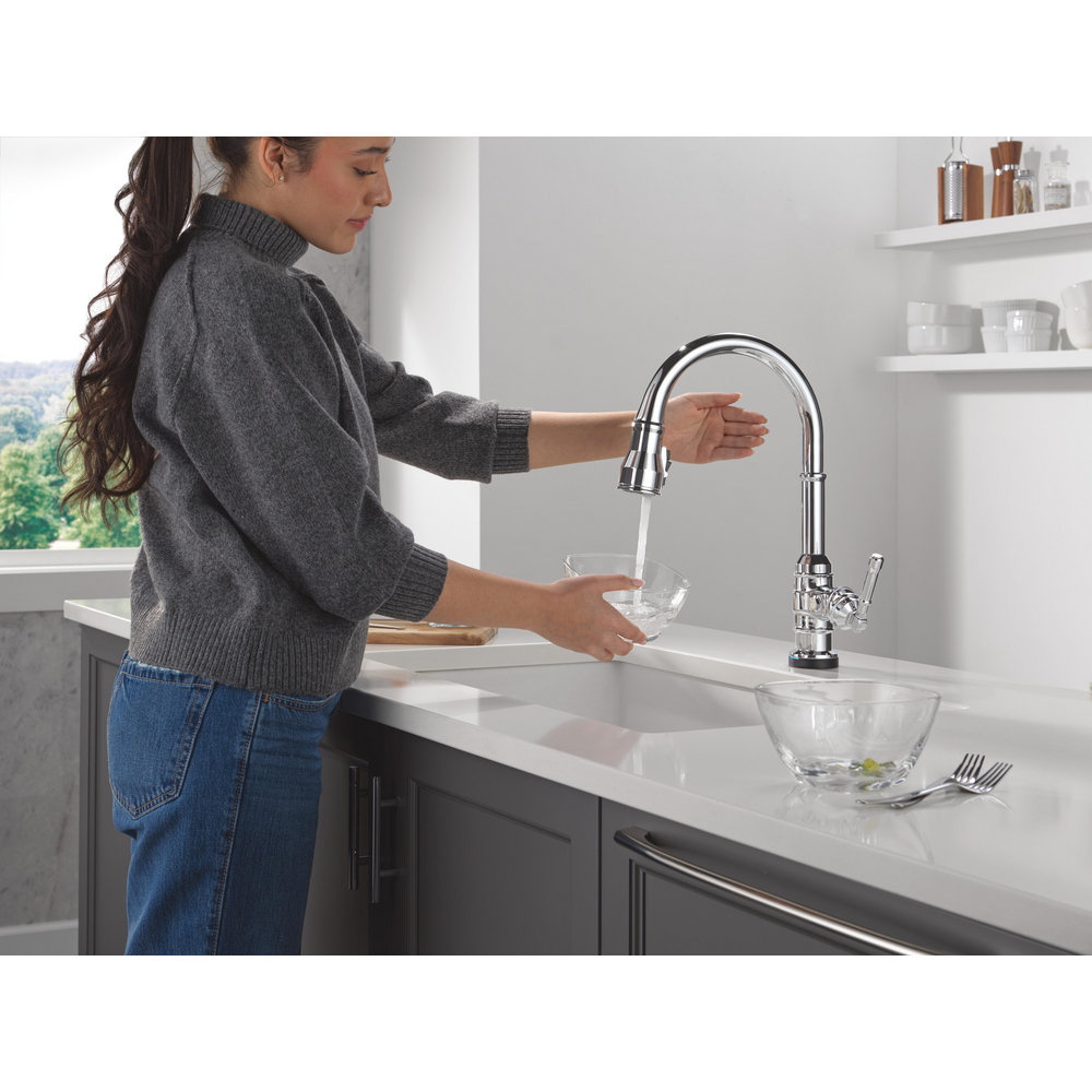 9190TL-DST_MODEL_WATER_03_WEB.jpg