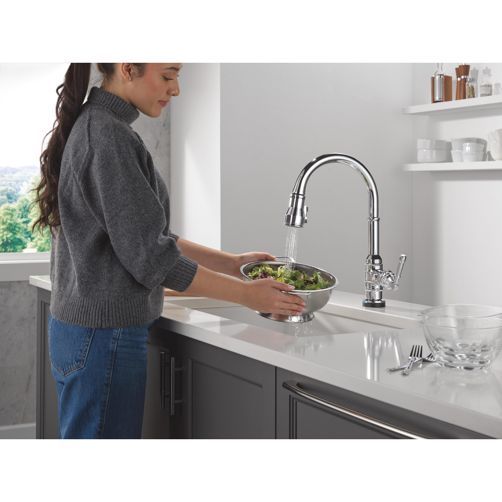 9190TL-DST_MODEL_WATER_04_WEB.jpg