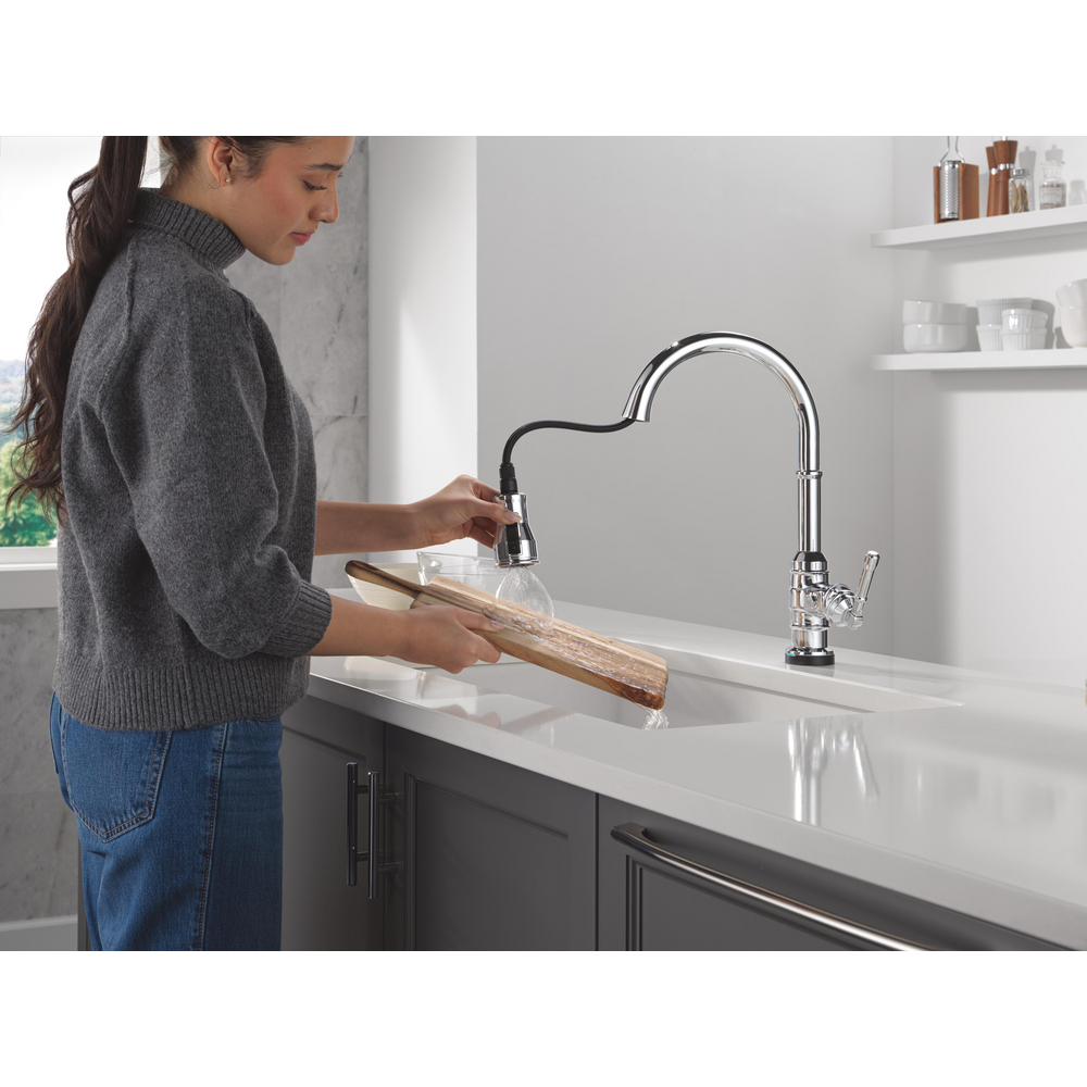 9190TL-DST_MODEL_WATER_05_WEB.jpg