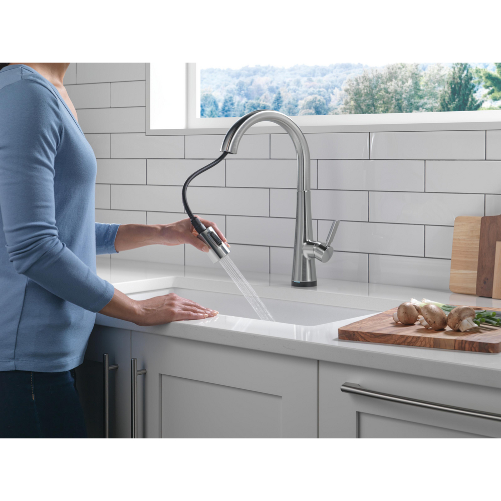 9191T-AR-PR-DST_MODEL_WATER_01_WEB.jpg