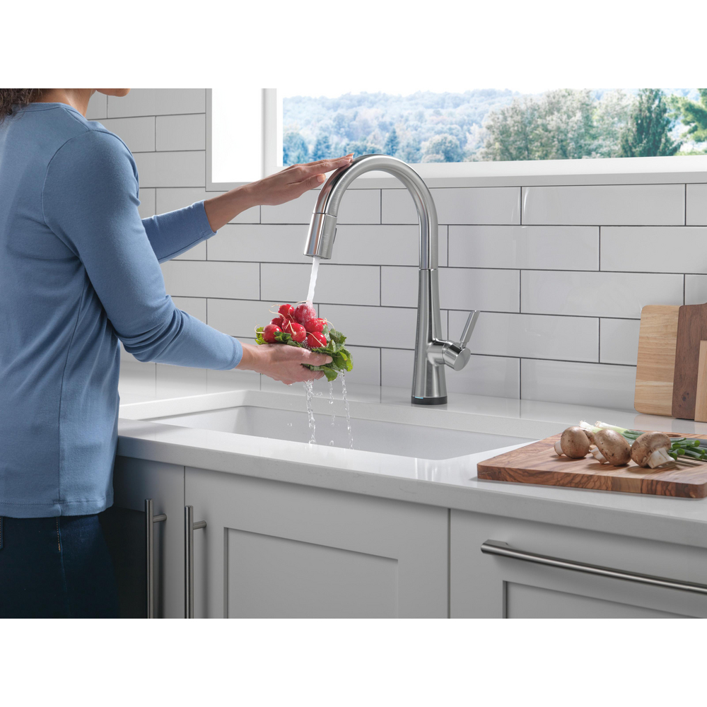 9191T-AR-PR-DST_MODEL_WATER_02_WEB.jpg
