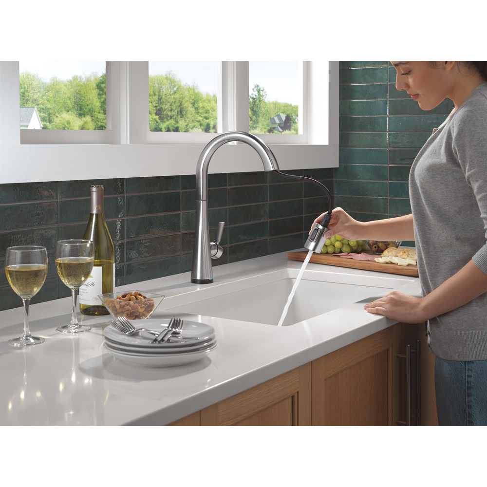 9191TL-AR-PR-DST_MODEL_WATER_01_WEB.jpg