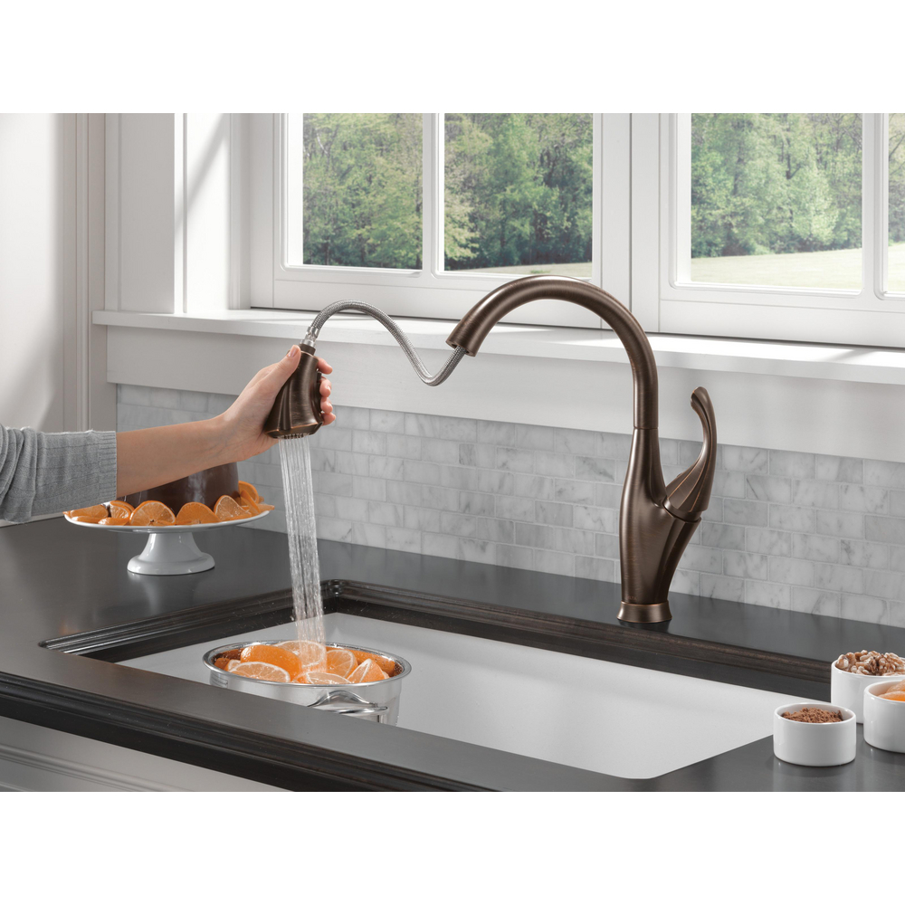 9192-RB-DST_MODEL_WATER_WEB.jpg