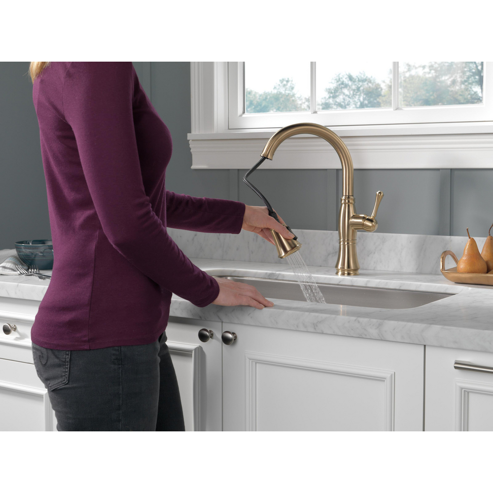 9197-CZ-DST_MODEL_WATER_WEB.jpg