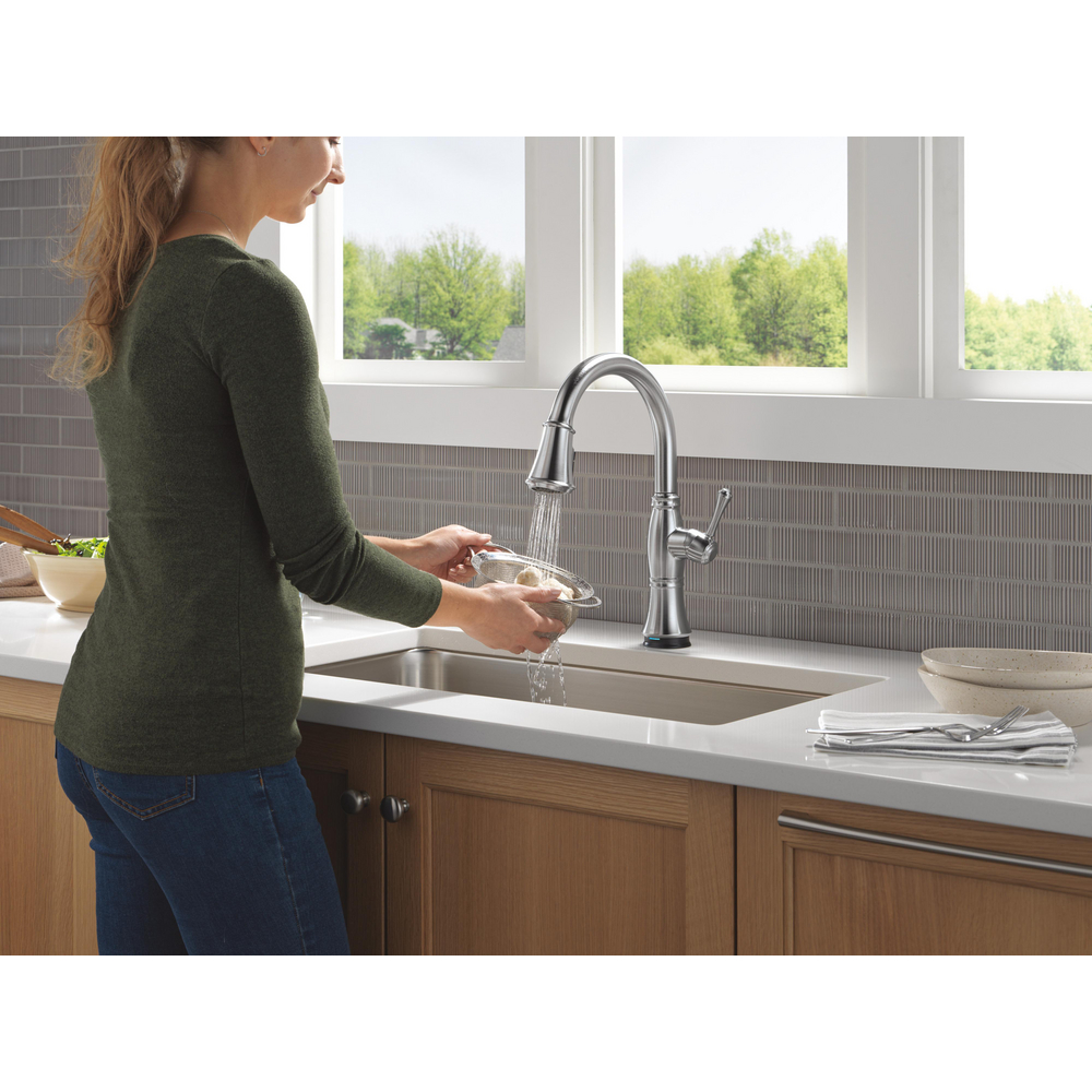9197TL-AR-PR-DST_MODEL_WATER_04_WEB.jpg