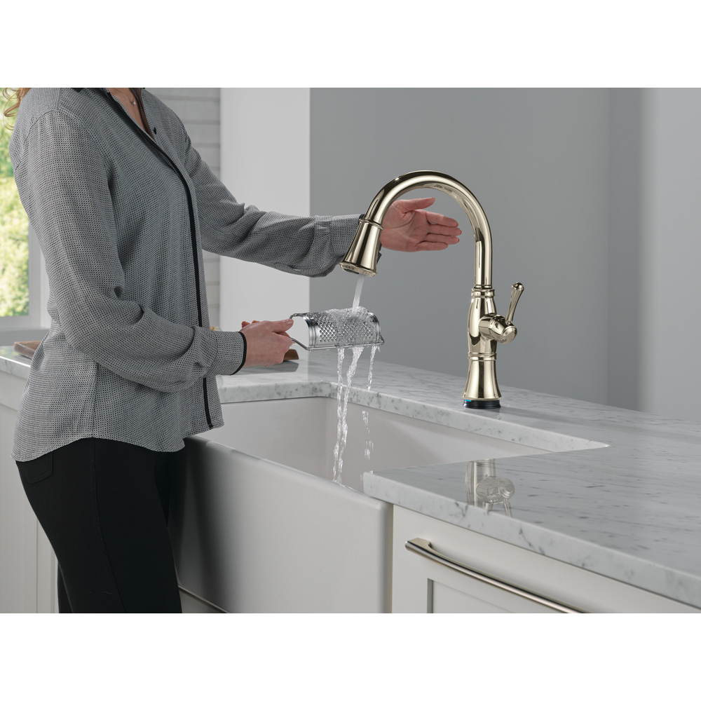 9197TL-PN-PR-DST_MODEL_WATER_02_WEB.jpg